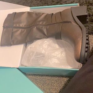 Maurices Casey Lug Heel boot, size 11. Bronze